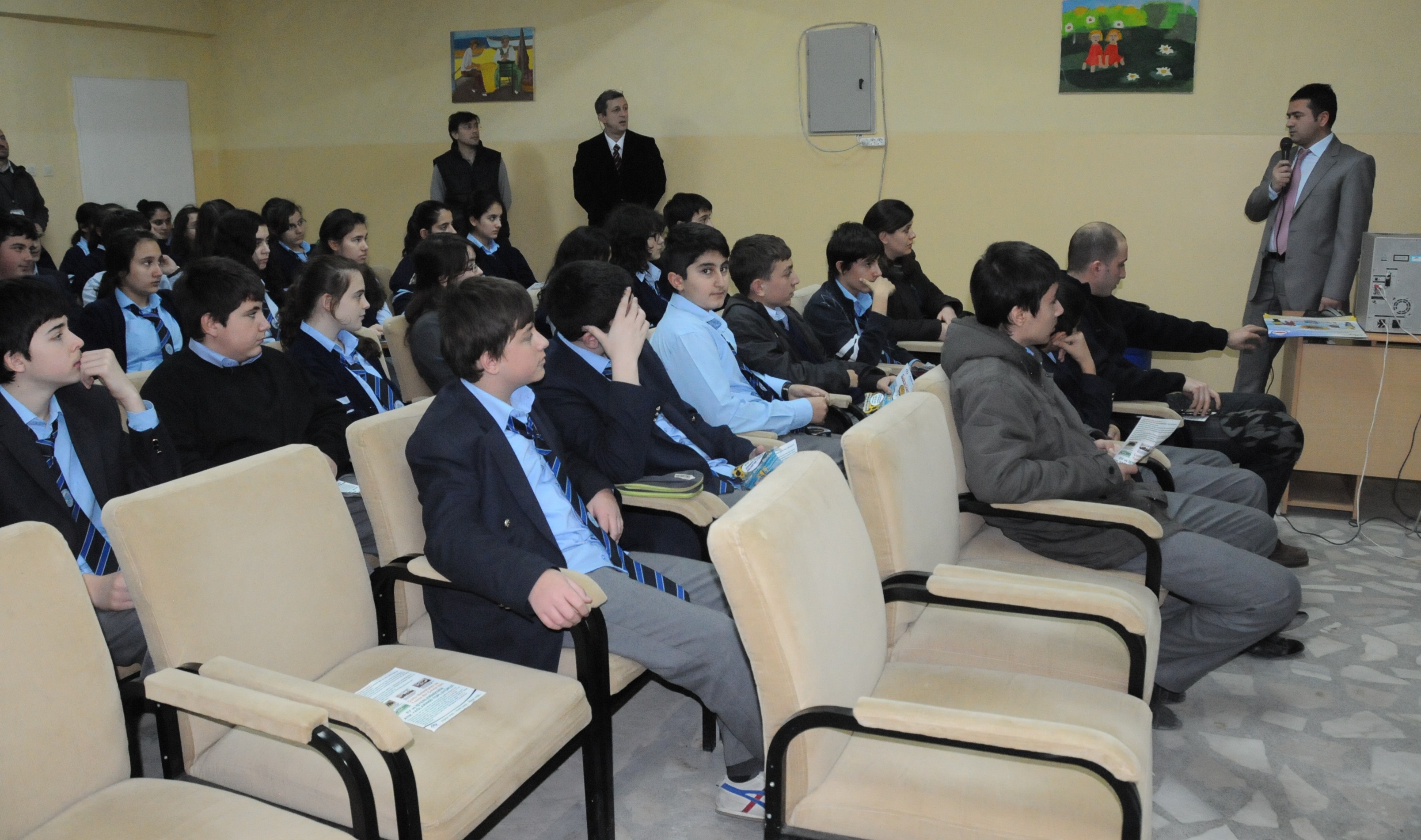 ��rencilere �evre E�itimi Veriliyor