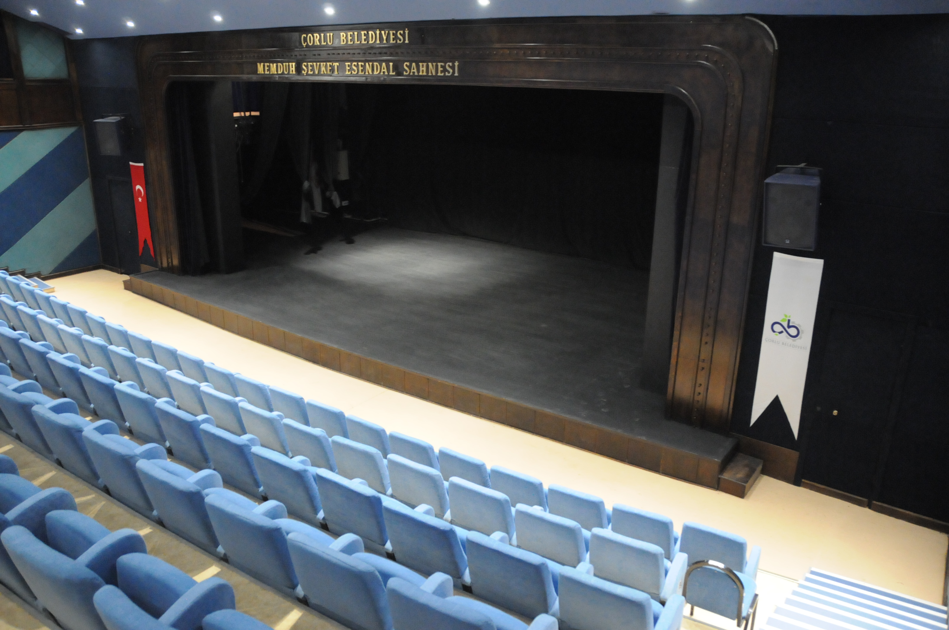 M. �. Esendal Sahnesi Gala �le A��l�yor