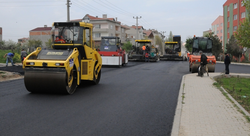 Orhan Kemal Caddesi Asfaltlan�yor