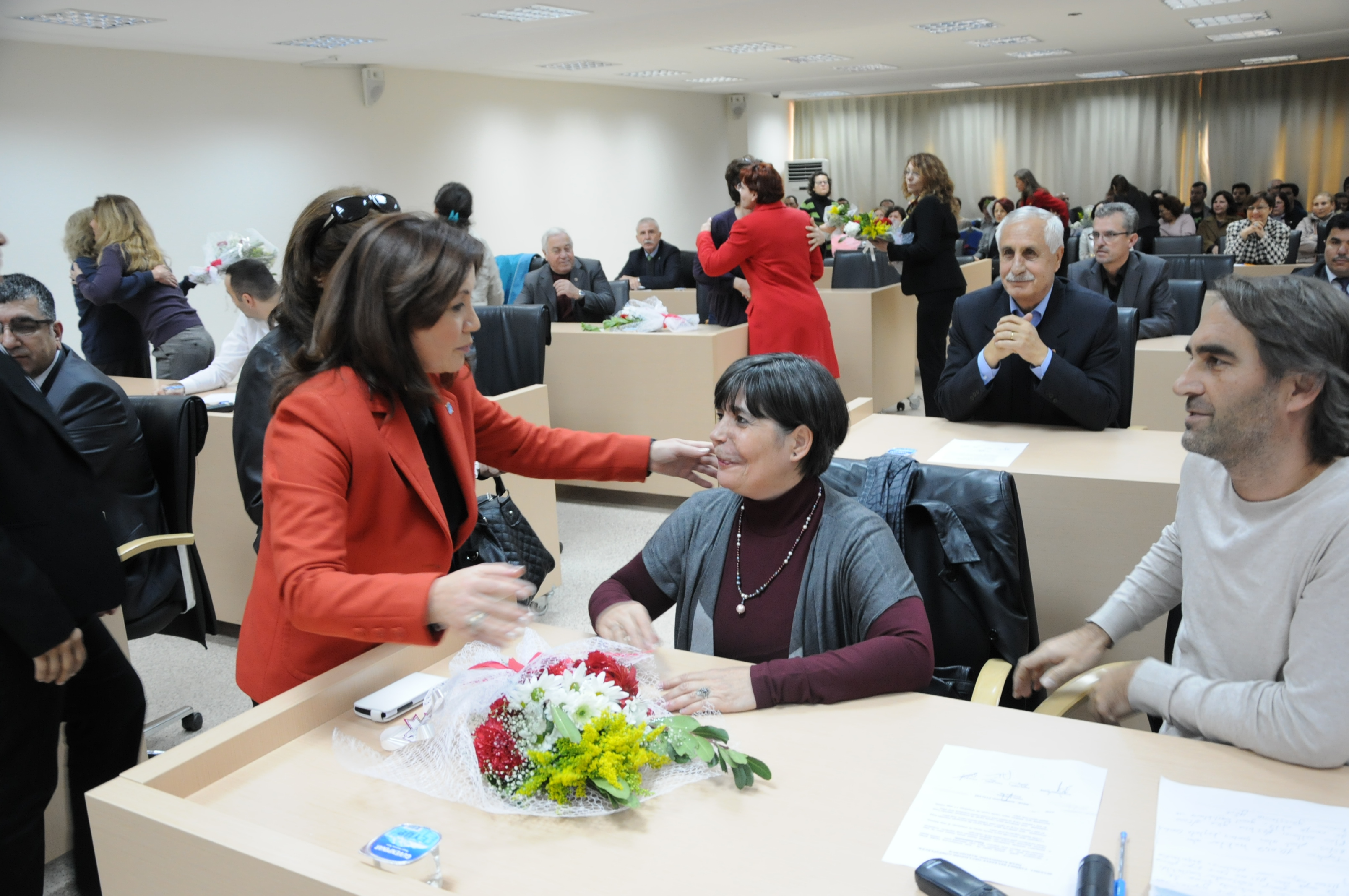 �orlu Belediye Meclisi�nin Kad�n �yelerine Anlaml� Destek