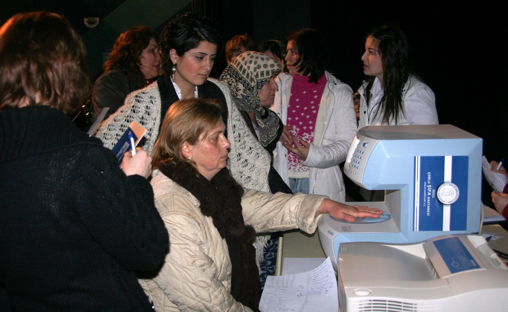 Kadn Meclisinden Kadnlar Gnnde Anlaml Hizmet