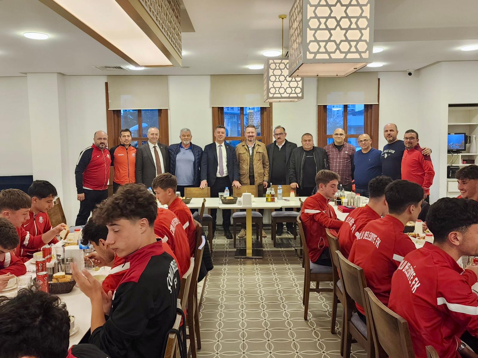 Ba�kan Sar�kurt, Ma� �ncesinde Sporcularla Bir Arada