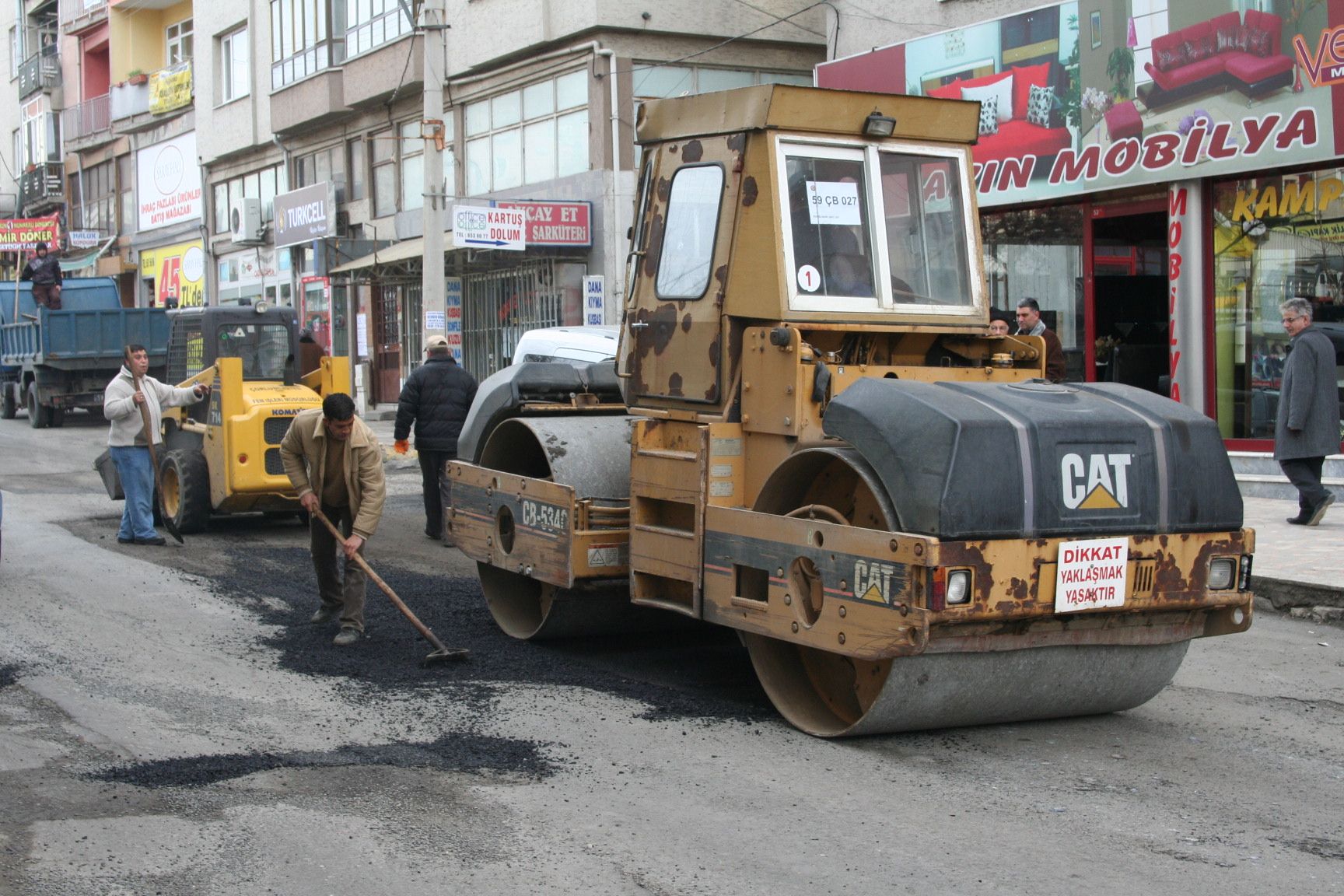 Yollara Yama Yap�l�yor