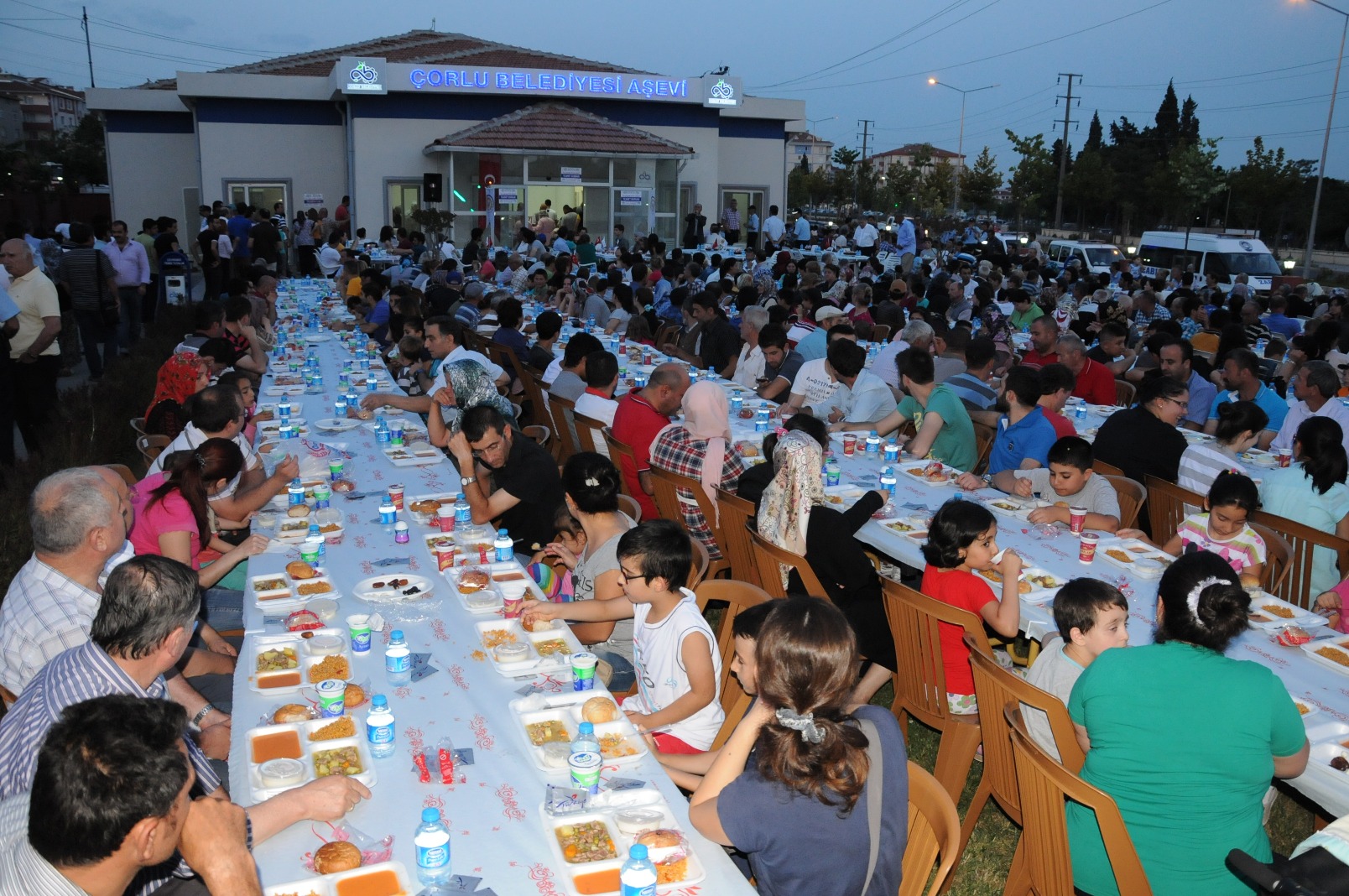 brahim Ersz ve orlu Ticaret Borsas Aevinde ftar Verdi