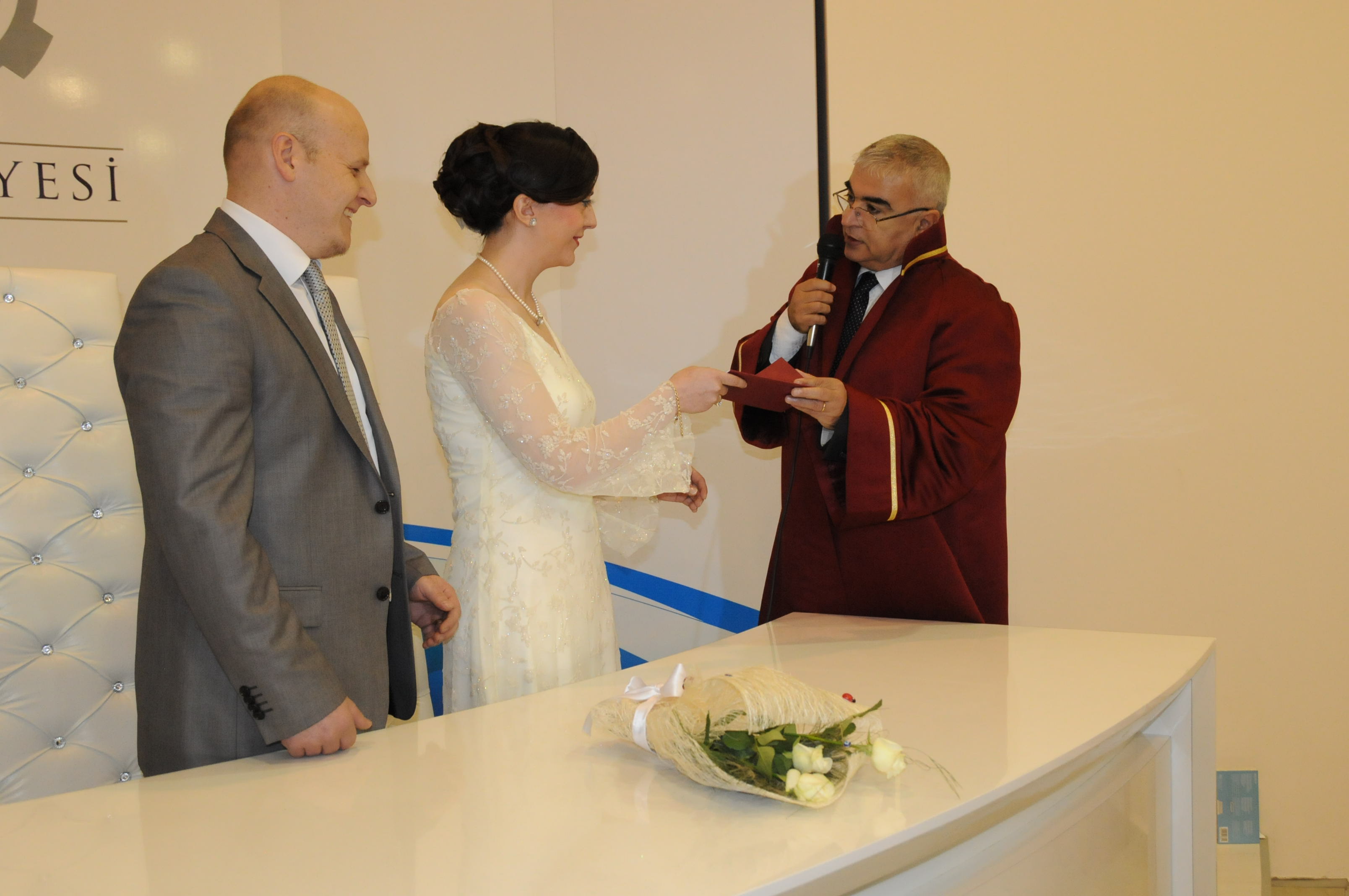 11.11.2011�de D�nya Evine Girdiler