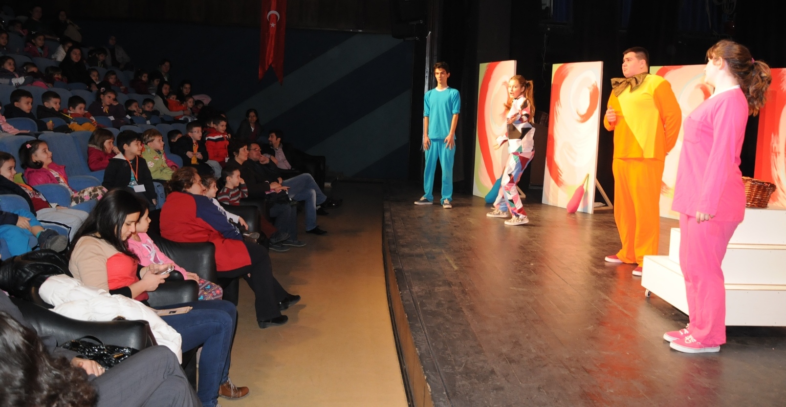 El Bebek G�l Bebek �ocuk Oyunu Sahnelendi