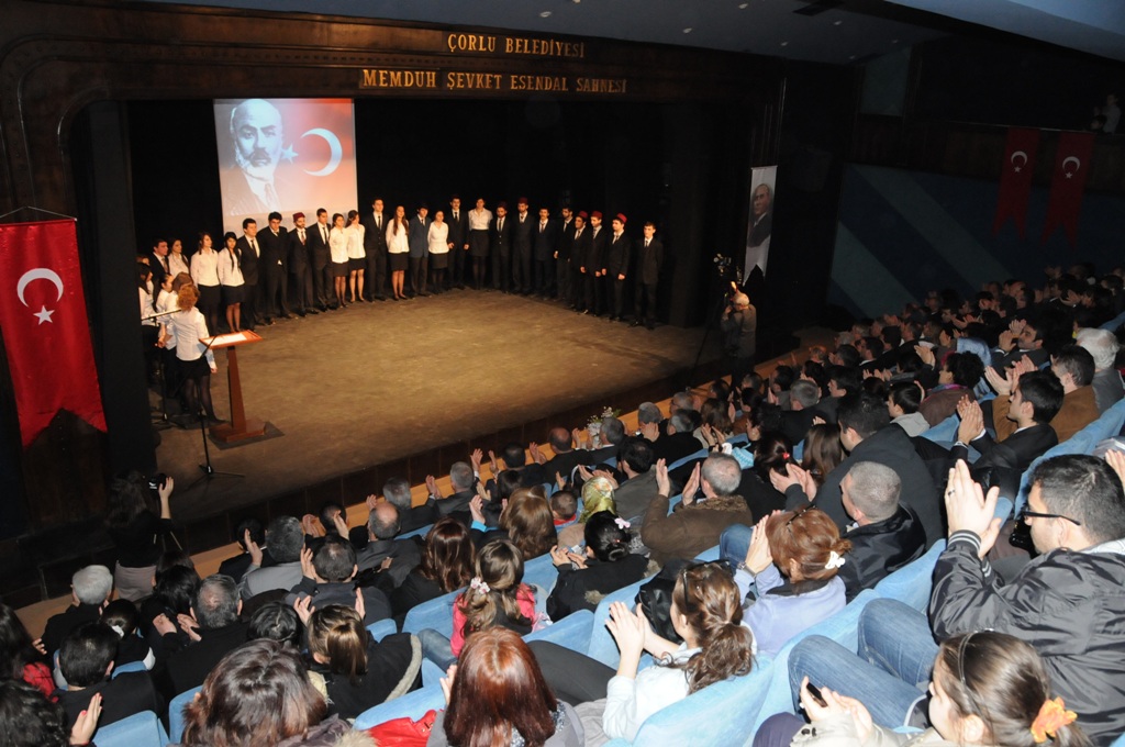 �stiklal Mar���n�n �airi M. A. Ersoy�u And�k