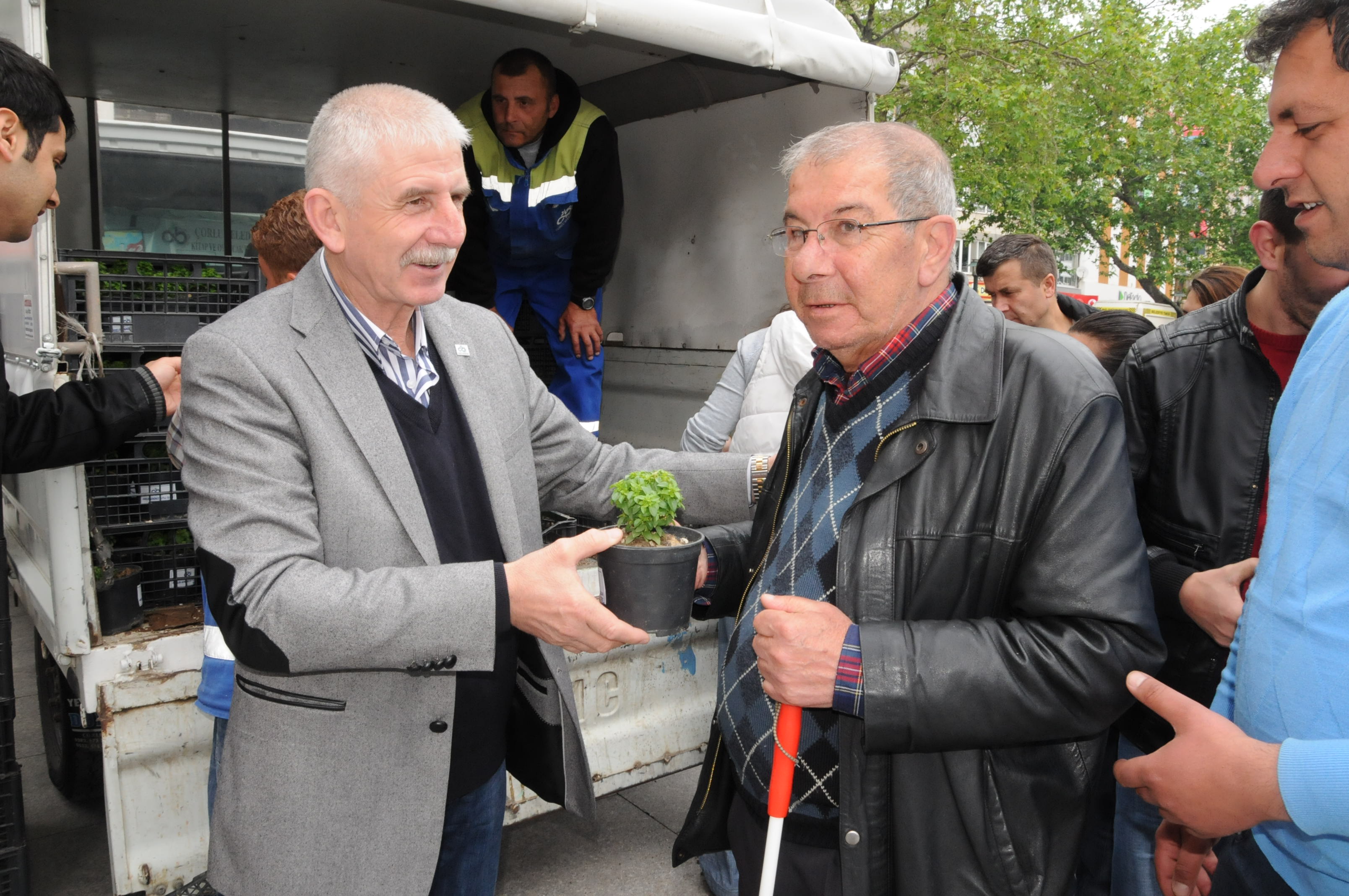 Anneler Gn Mnasebetiyle Halka iek Datld