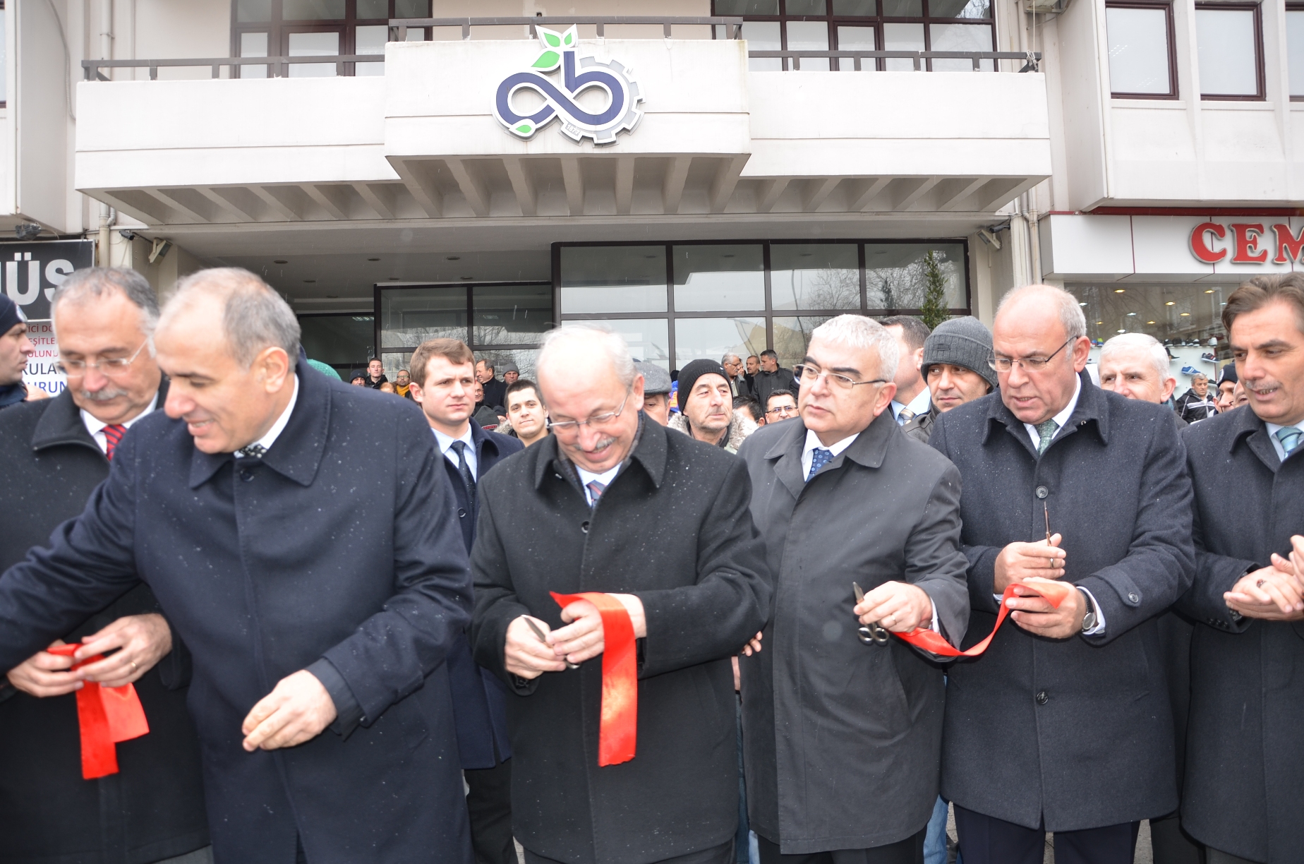 Yeni Belediye Otobsleri Trenle Hizmete Sunuldu
