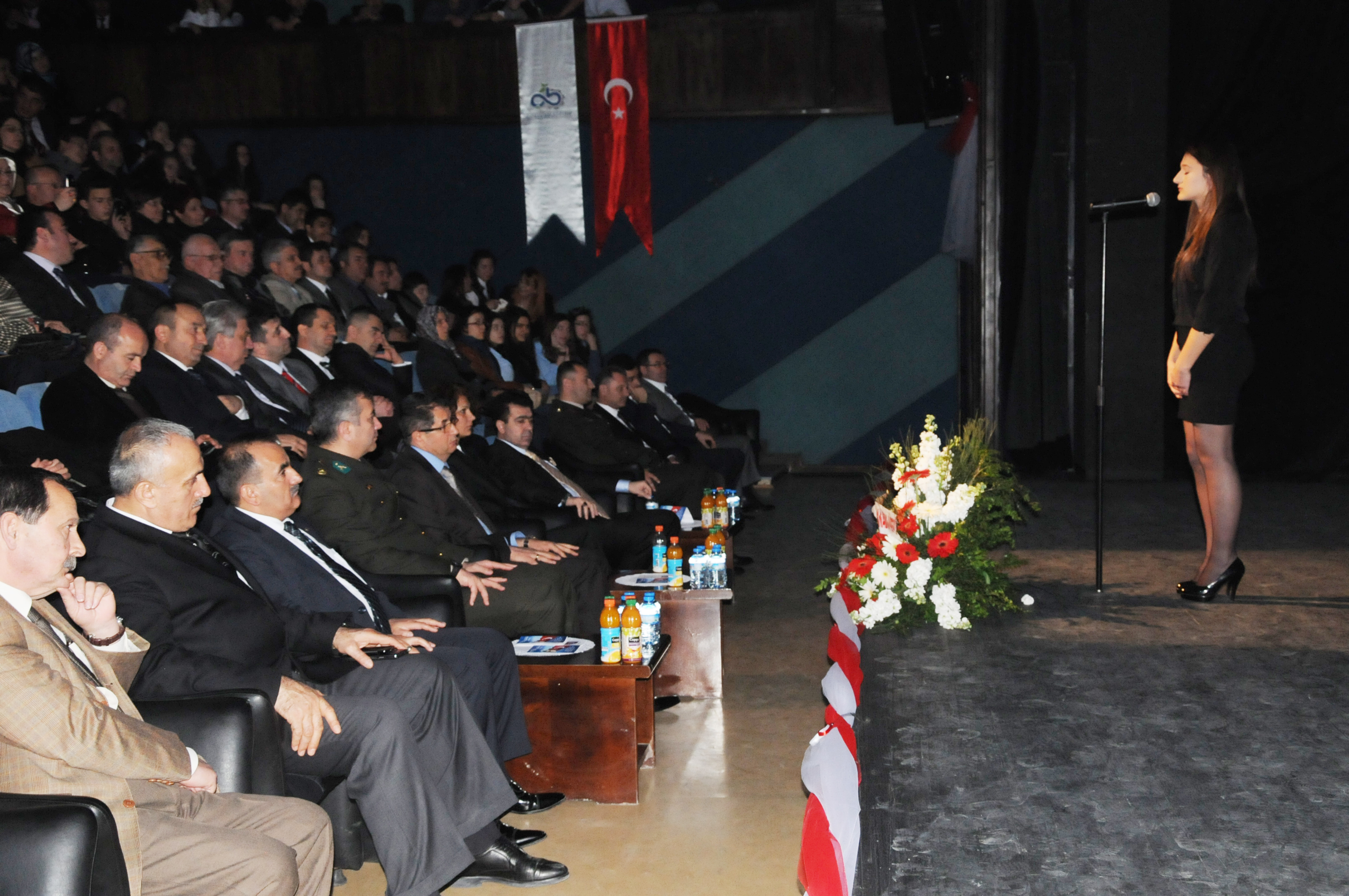 �stiklal Mar���n�n Kabul Y�ld�n�m�n� Kutlad�k