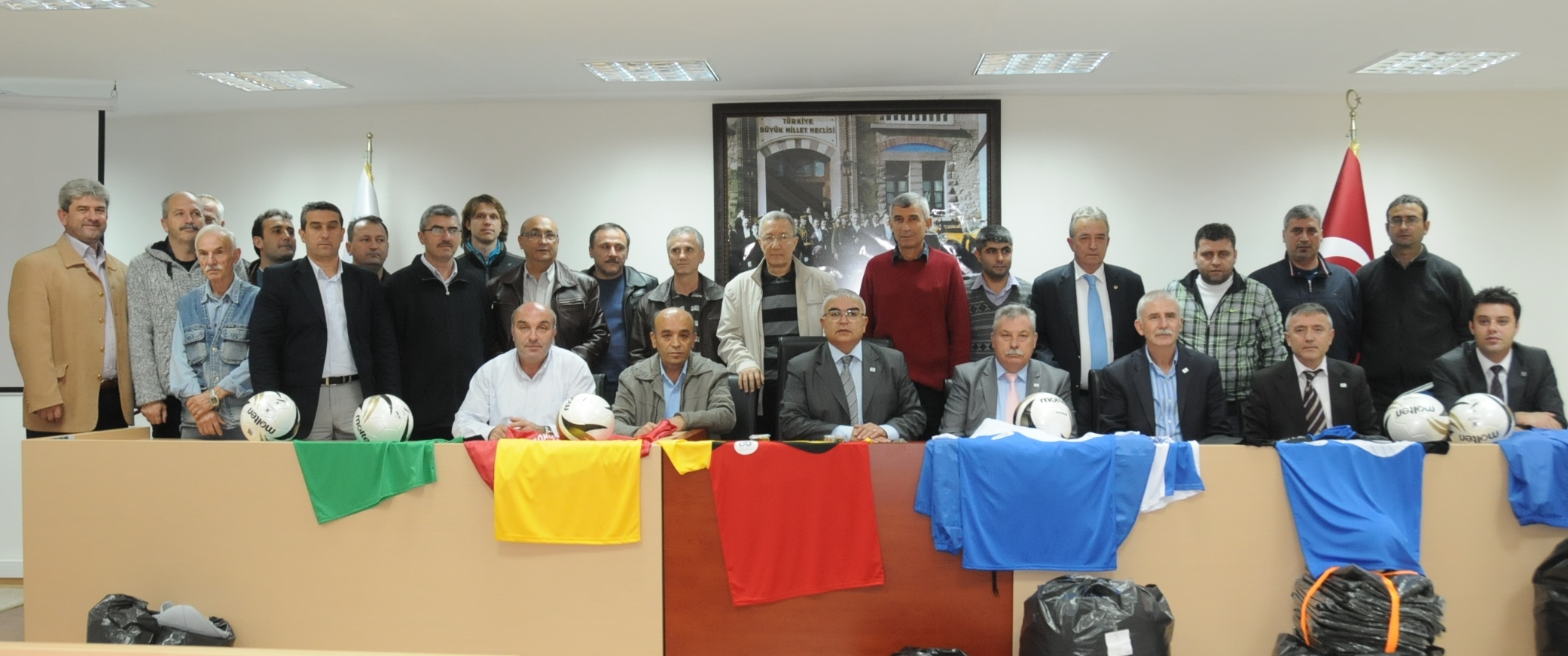Belediyemizden Kulplere Spor Malzemesi Yardm