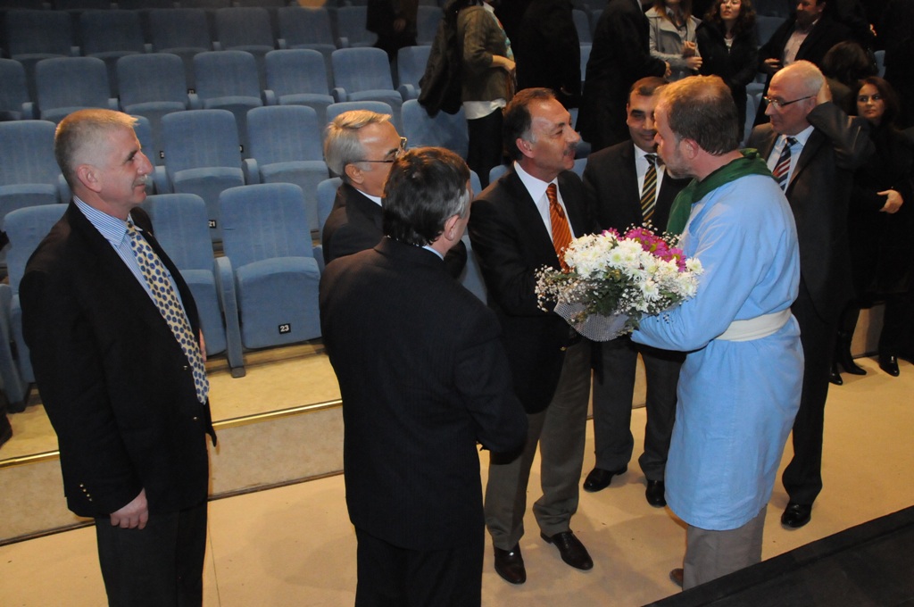 M.�. Esendal Sahnesi Gala �le A��ld�
