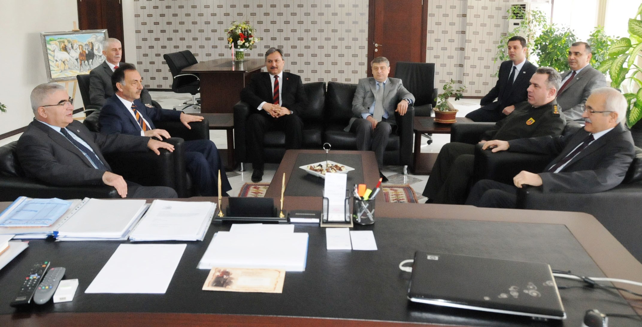 Vali Kemelek�ten Belediyemize Ziyaret