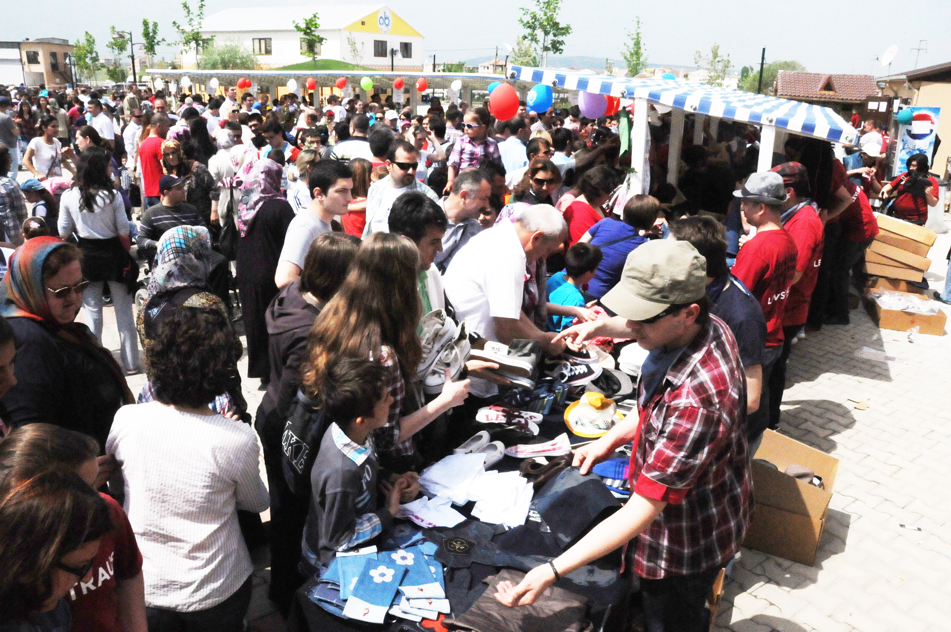 Anneler G�n�nde Engelliler ��in Kermes D�zenlendi