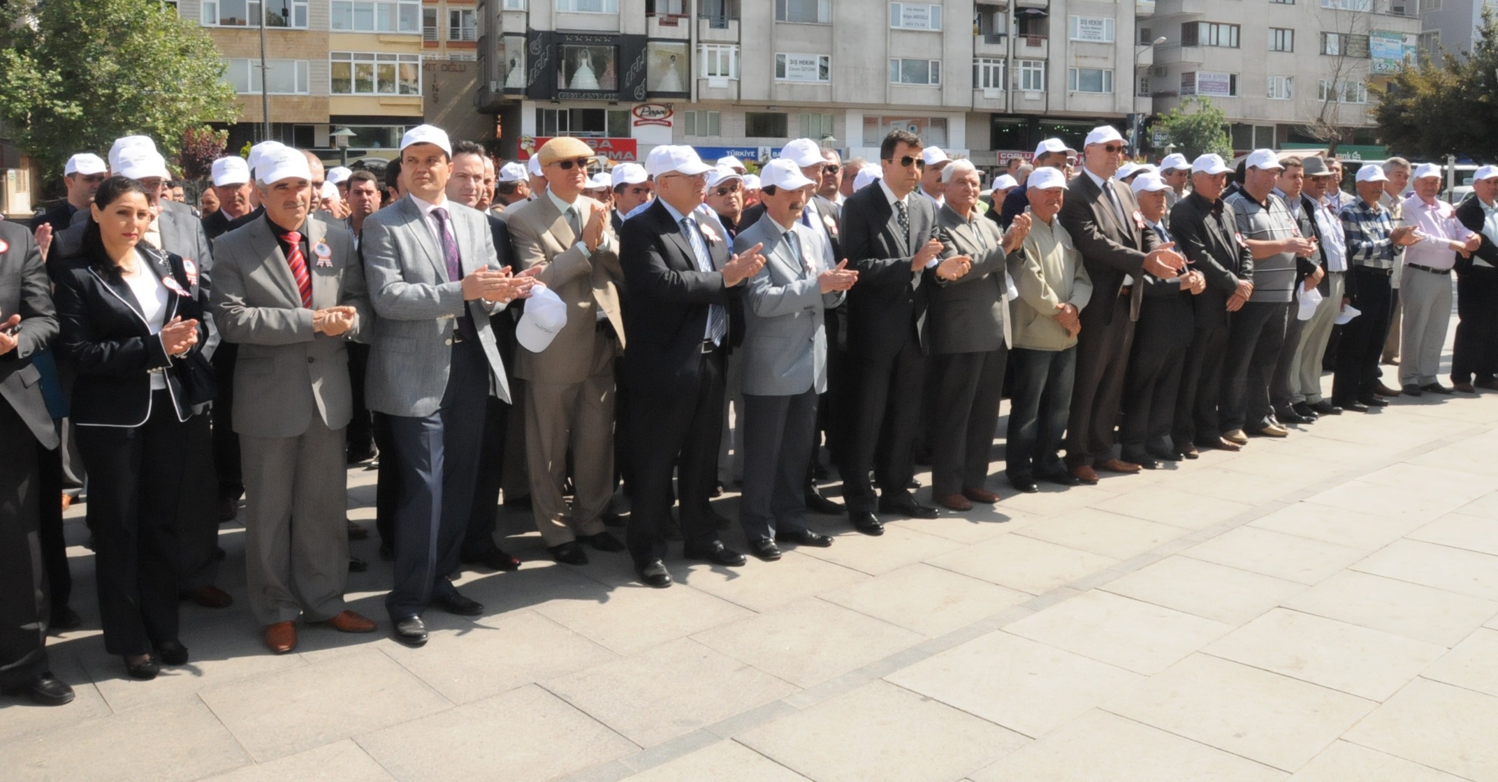 14 May�s �ift�iler G�n� Kutland�