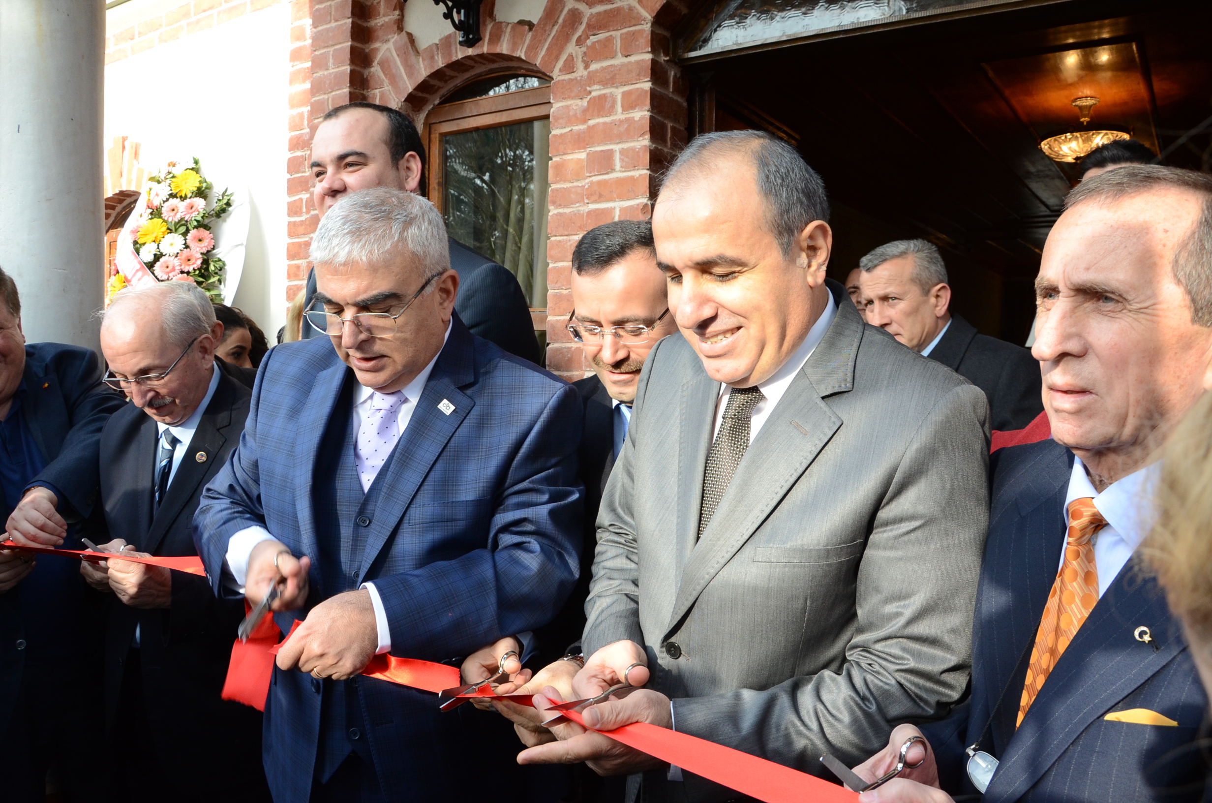 Tarihi Belediye Binas Trenle Ald