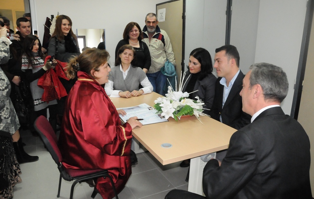 Sevgililer G�n�nde Nikah Kuyru�u