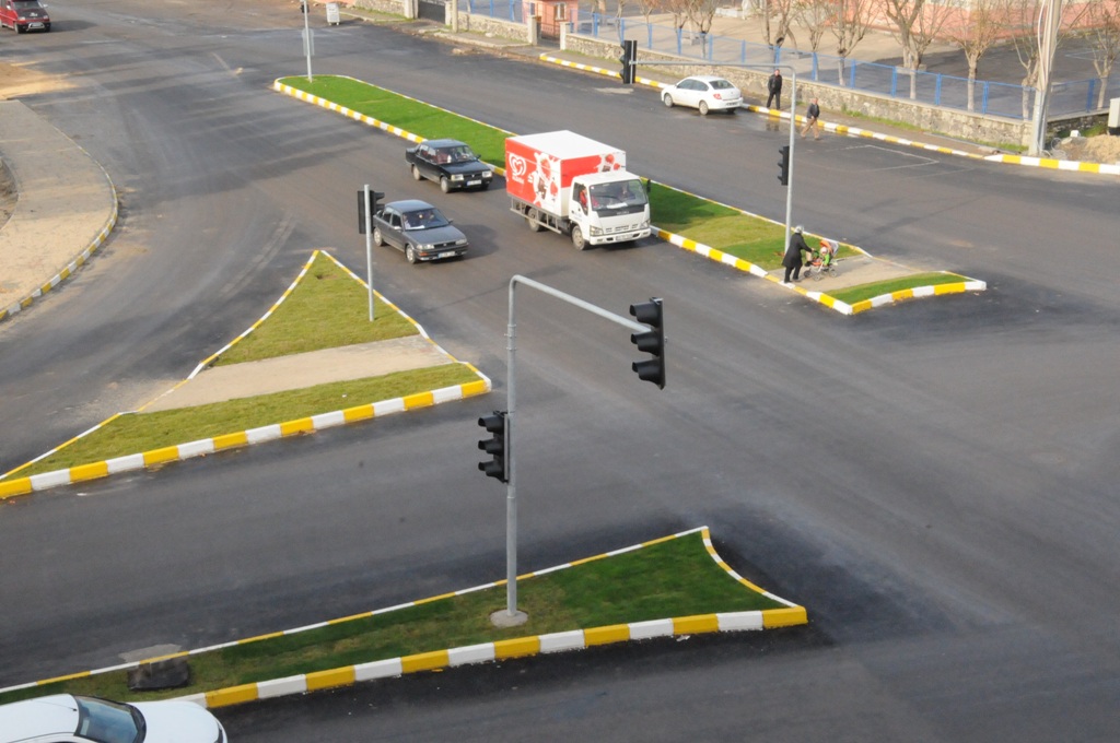 �. Kur�un Caddesi�nde Trafik I��klar� Kuruldu