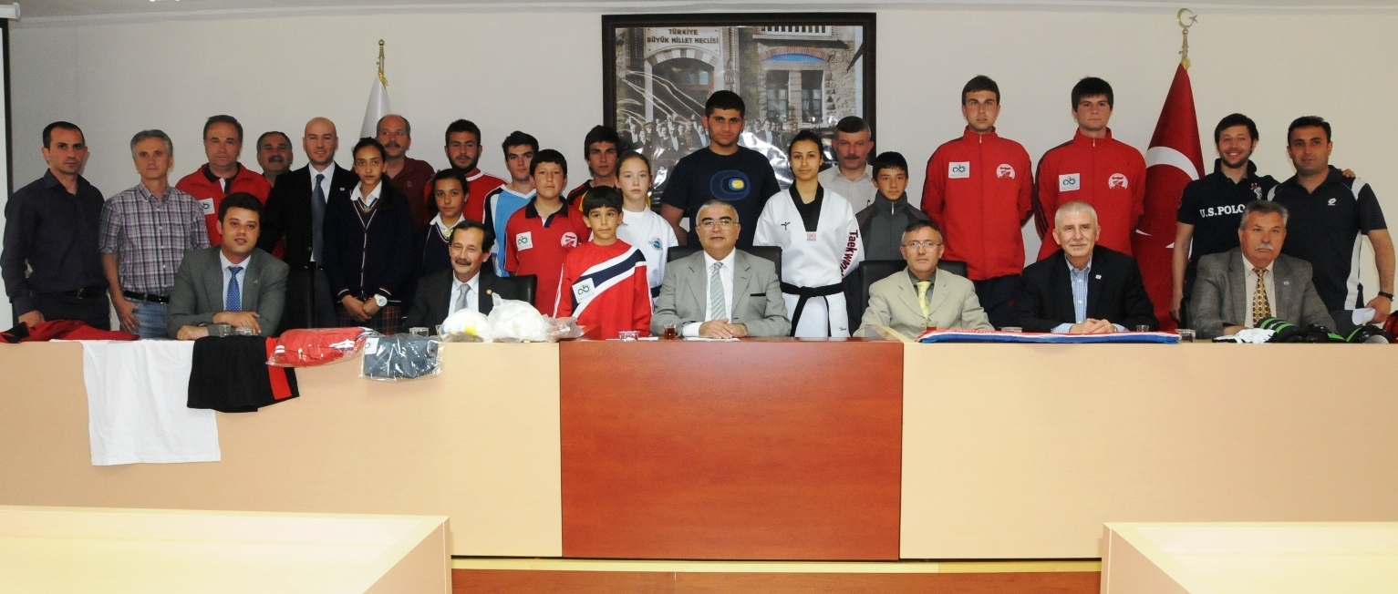 Belediyemizden Sporculara Malzeme Yard�m�