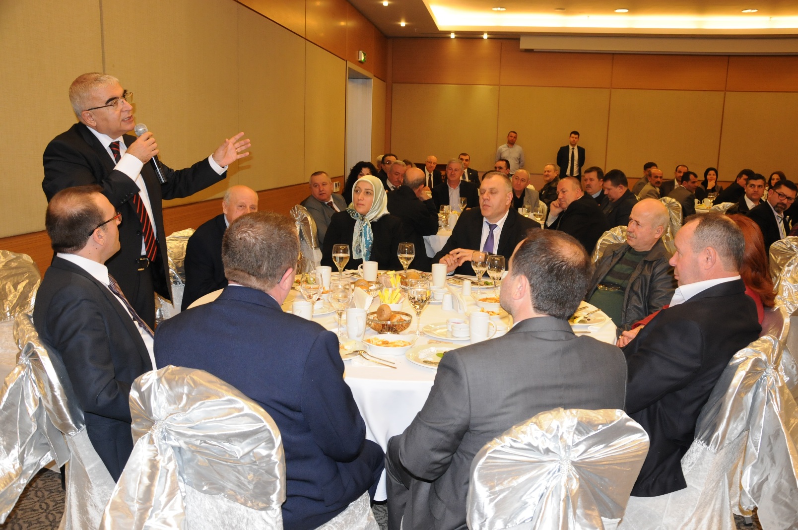 Ba�kan Baysan Meslek Odalar�n�n Ba�kanlar�yla Bulu�tu