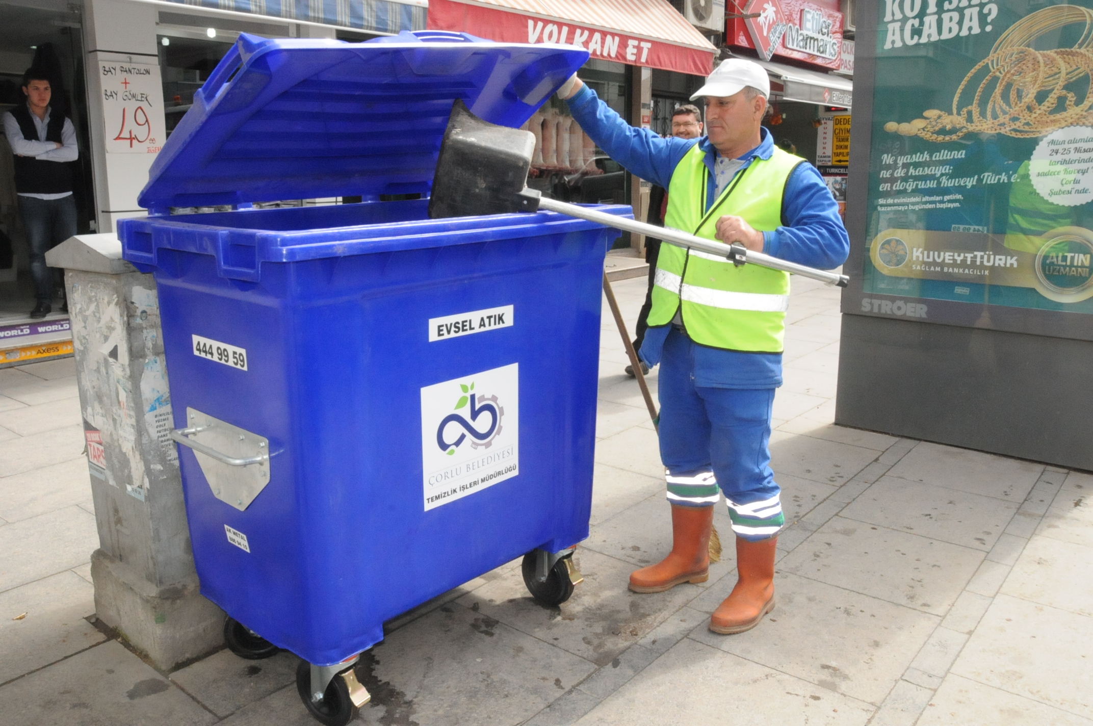 Evsel At�k Konteyn�rlar� Yenilendi