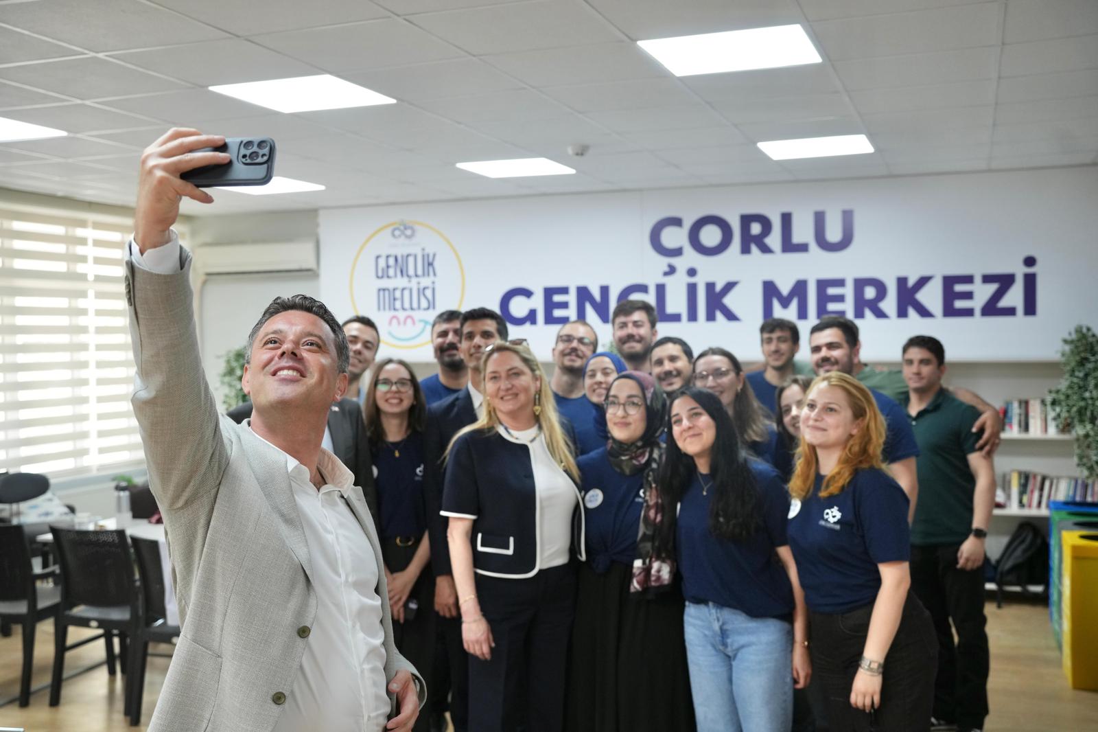 Ba�kan Sar�kurt: "�orlu`muz Gen�lerimizin Fikirleriyle G�zelle�ecek"
