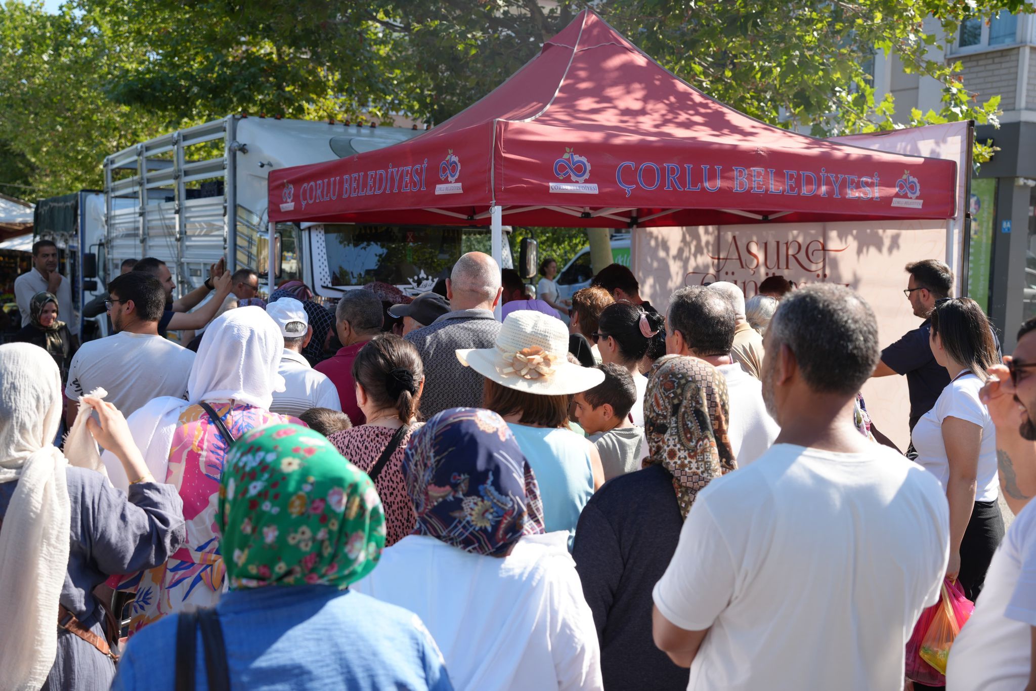 Bakan Sarkurt, Vatandalara Aure kram Etti