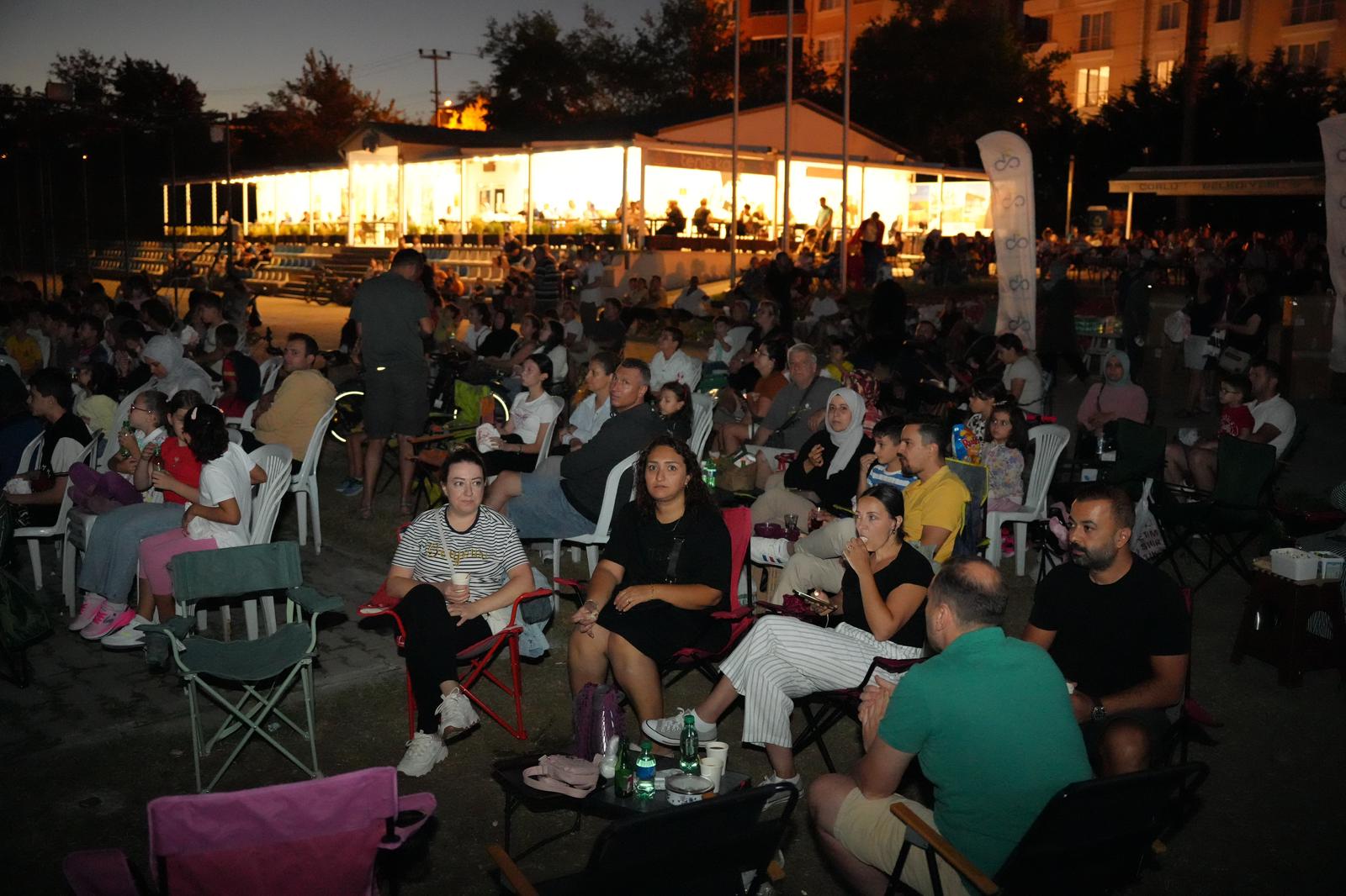 orlu`da Ak Hava Sinema Gnler Devam Ediyor