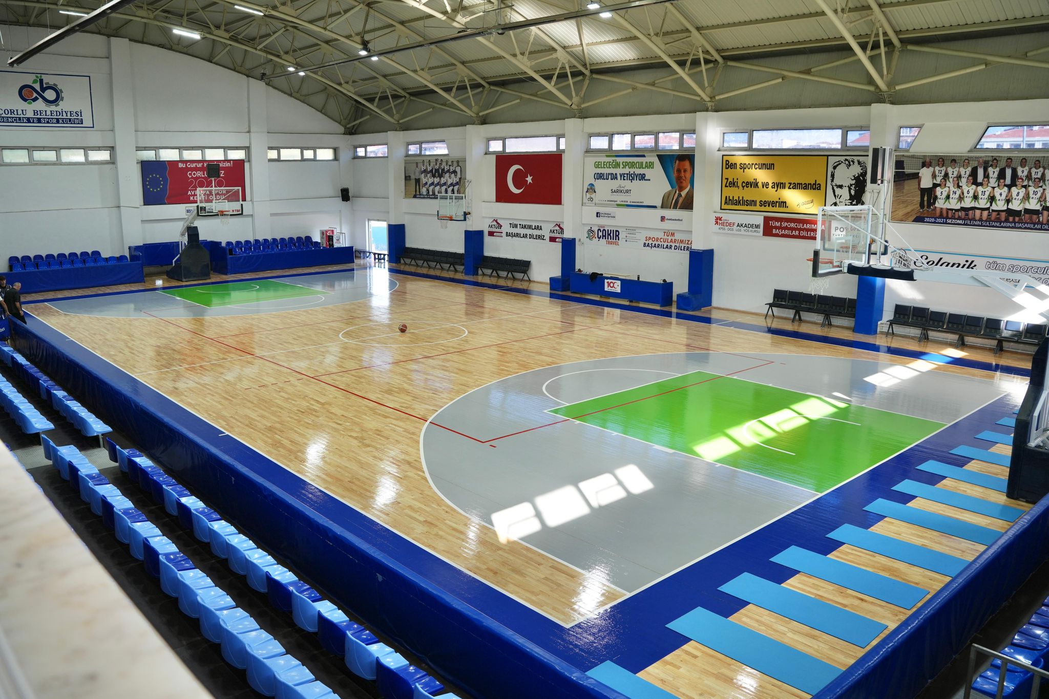 Batan Sona Yenilenen Ziya Berhan Kl Spor Salonu Yeni Sezona Hazr