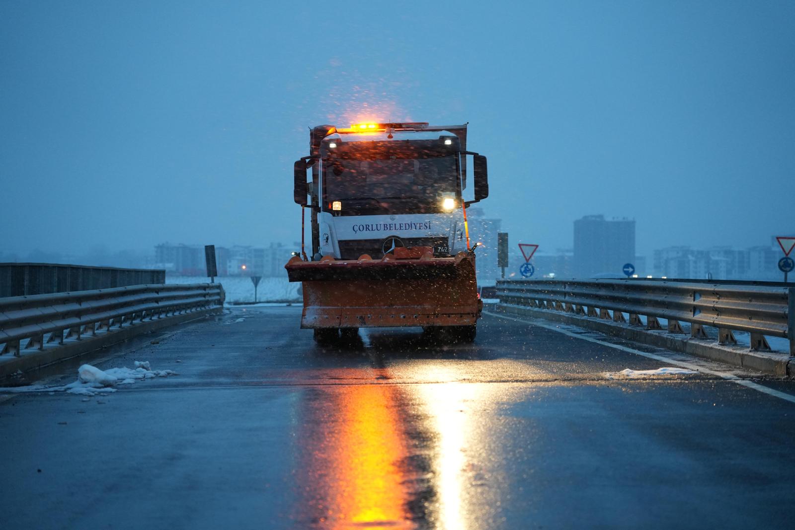 �orlu Belediyesi, Kar ve Buzlanmaya Kar�� �nlem Ald�