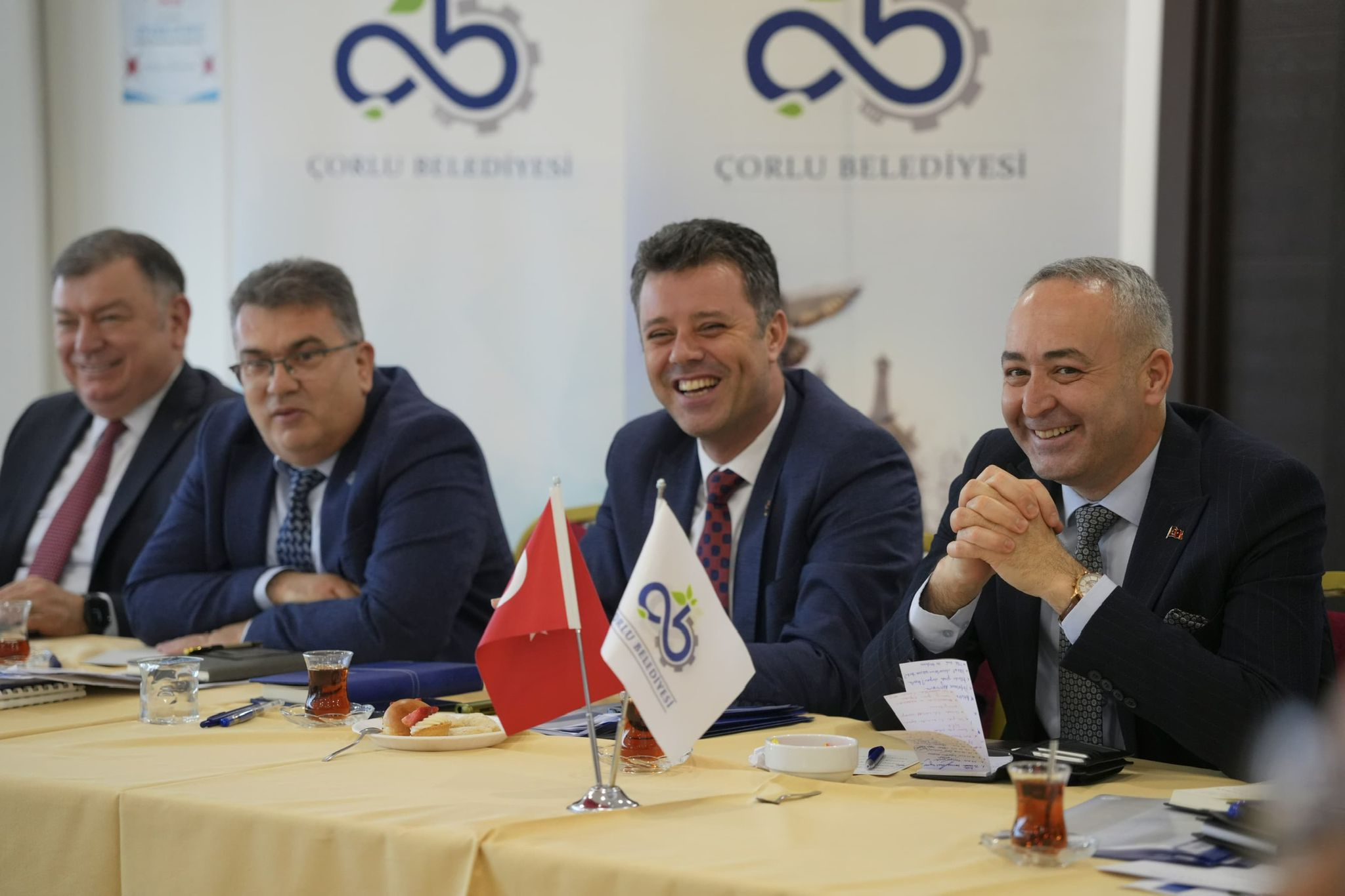Ba�kan Sar�kurt Muhtarlarla Bulu�tu