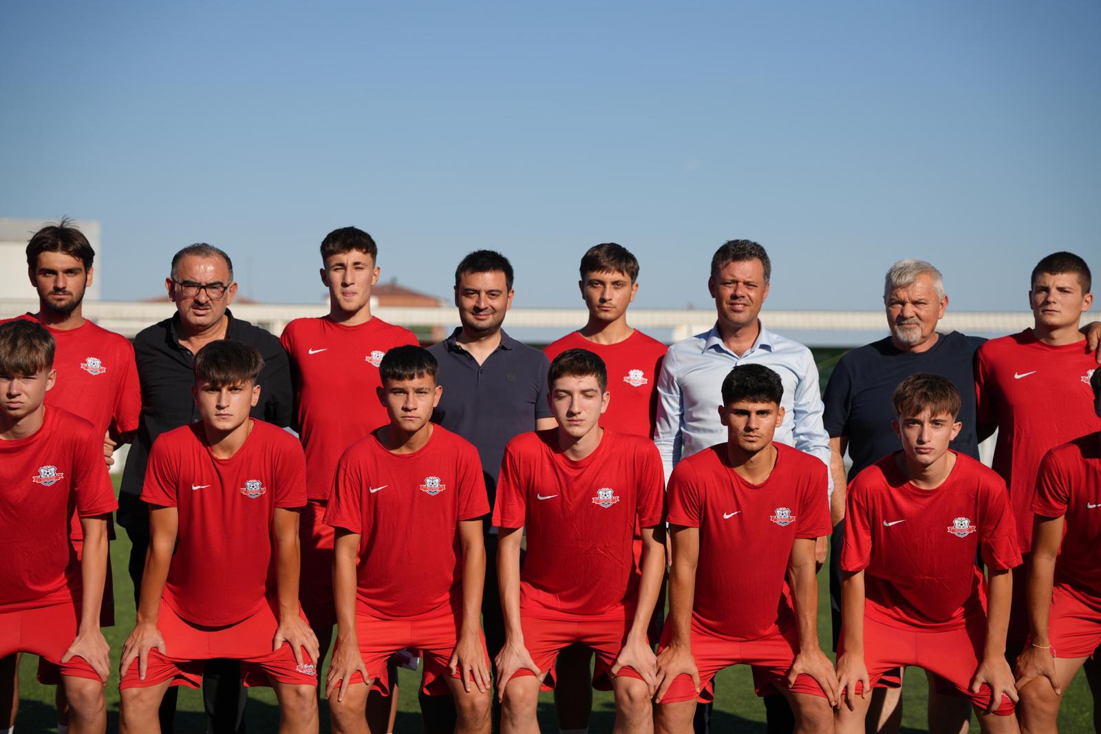 orlu Belediye Bakan Sarkurt`tan BFK U-17`ye Moral Ziyareti