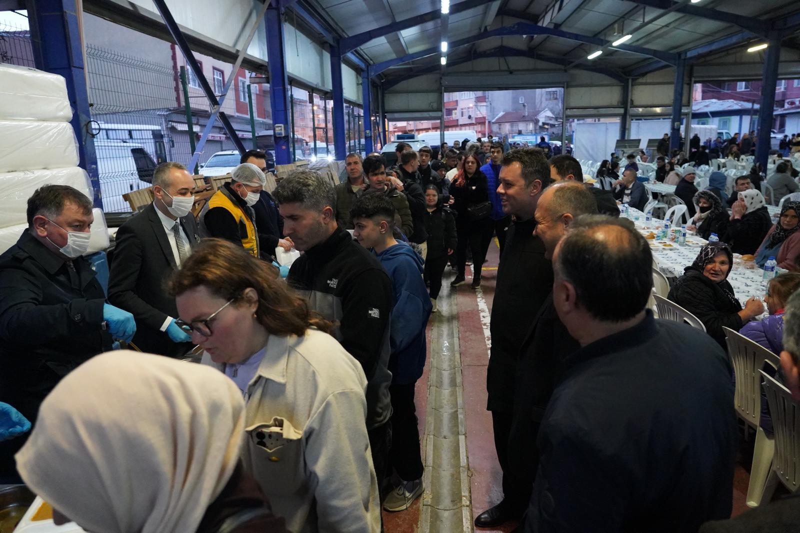 Geleneksel ftar Sofras Bu Kez Pazar Yerinde Kuruldu
