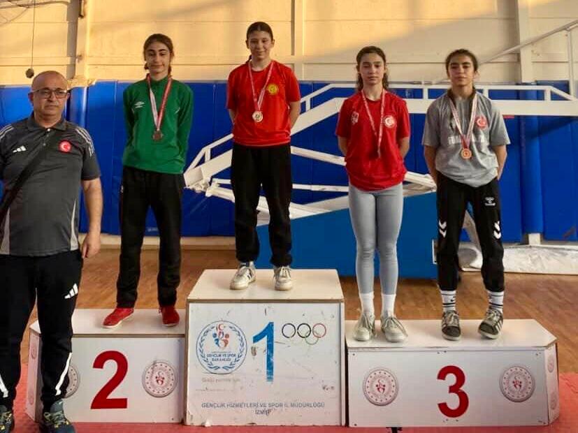 �orlulu G�re��iler, �zmir`den Kupalarla D�nd�