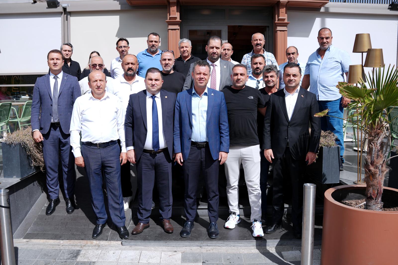 Bakan Sarkurt, M Plakal ofr Esnafyla Bir Araya Geldi