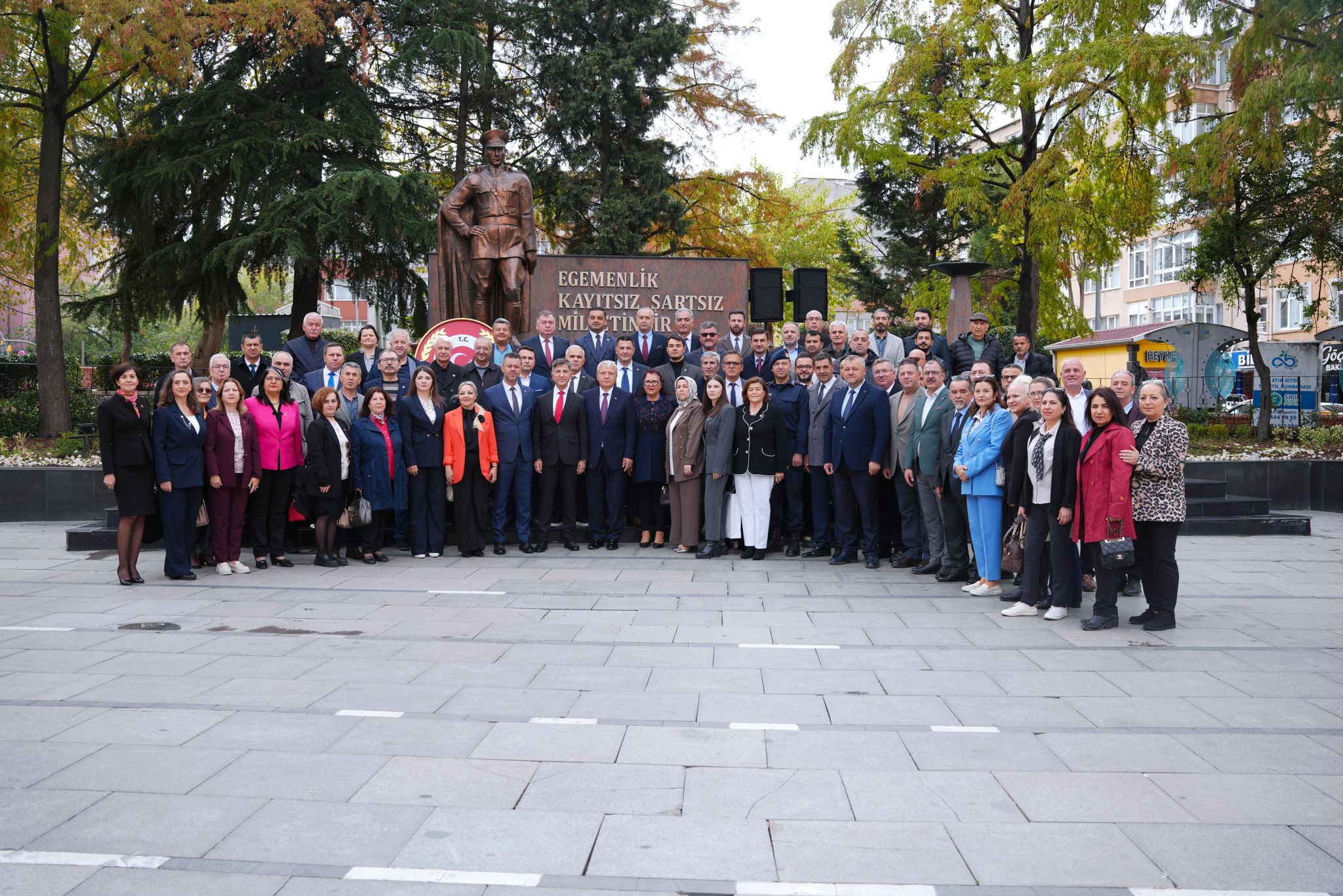 Bakan Sarkurt`tan Demokrasinin Temel Ta Muhtarlara Teekkr
