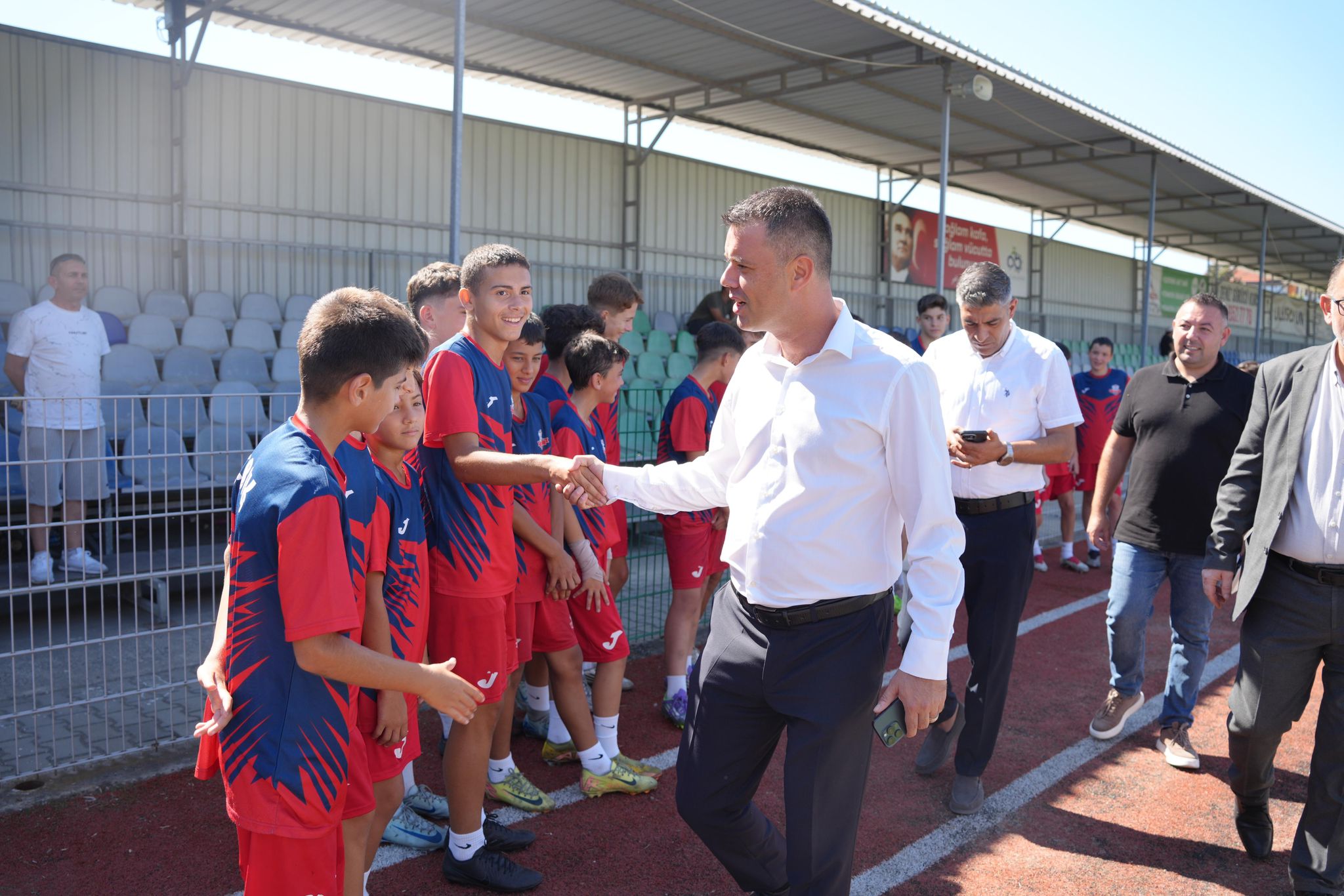 Bakan Sarkurt`un Gen Sporculara Destei Sryor