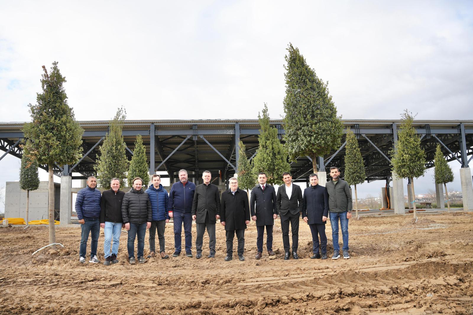 Ba�kan Sar�kurt Hem Projeleri Hem de M�jdeleri S�ralad�