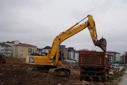 Pazartesi Pazar�`nda �lk Kazma Vuruldu