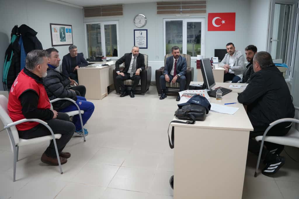 Bakan Sarkurt, Amatr Kulp Yneticileriyle Bir Araya Geldi