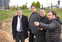 Ba�kan Sar�kurt: "Her Sokakta Her Ad�mda Kom�ular�m�z�n Yan�nday�z"