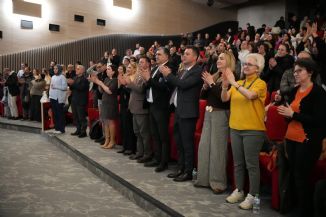 Sunay Ak�n "Memleket Kuma��" ile �orlu`yu B�y�ledi