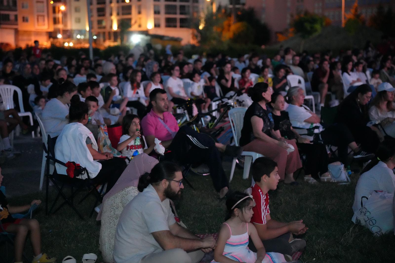 orlu Belediyesi Ak Hava Sinema Gnleri Devam Ediyor