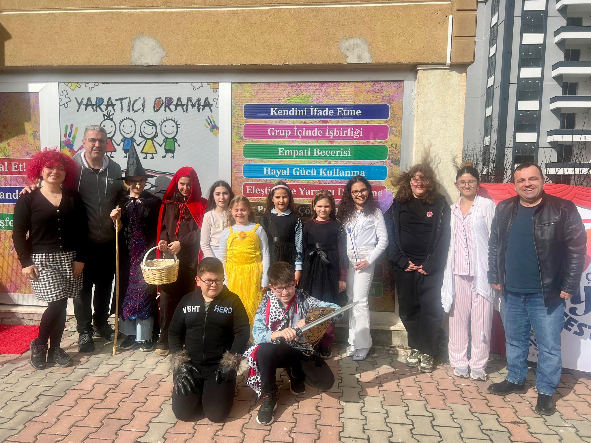 Yarat�c� Drama At�lyesi �lgi G�rd�