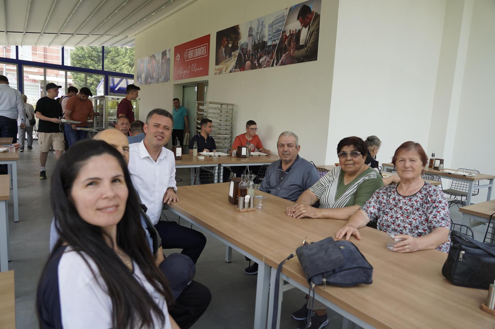 Bakan Sarkurt, orlu Belediyesi Kent Lokantas`nda Vatandalarla Bulutu