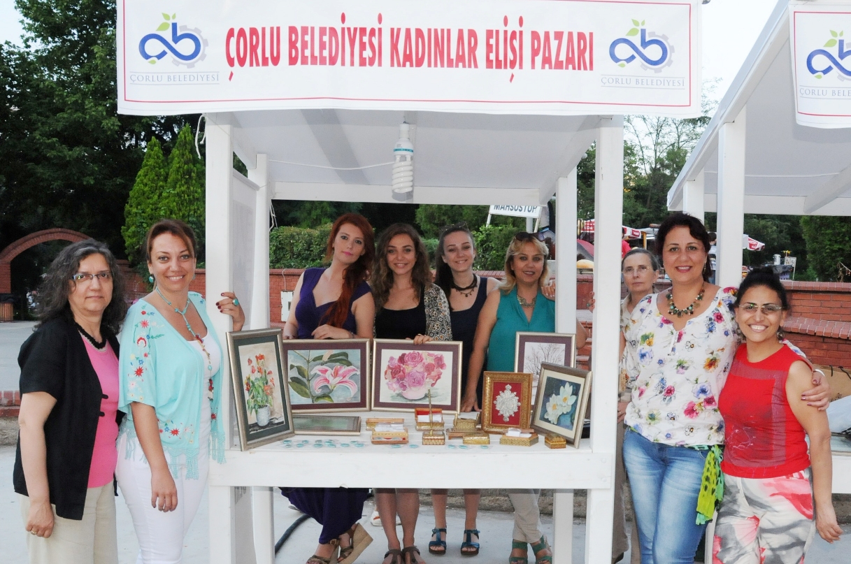 Ev Hanmlarnn El i rnlerinin Satld Akam Pazar Kuruldu
