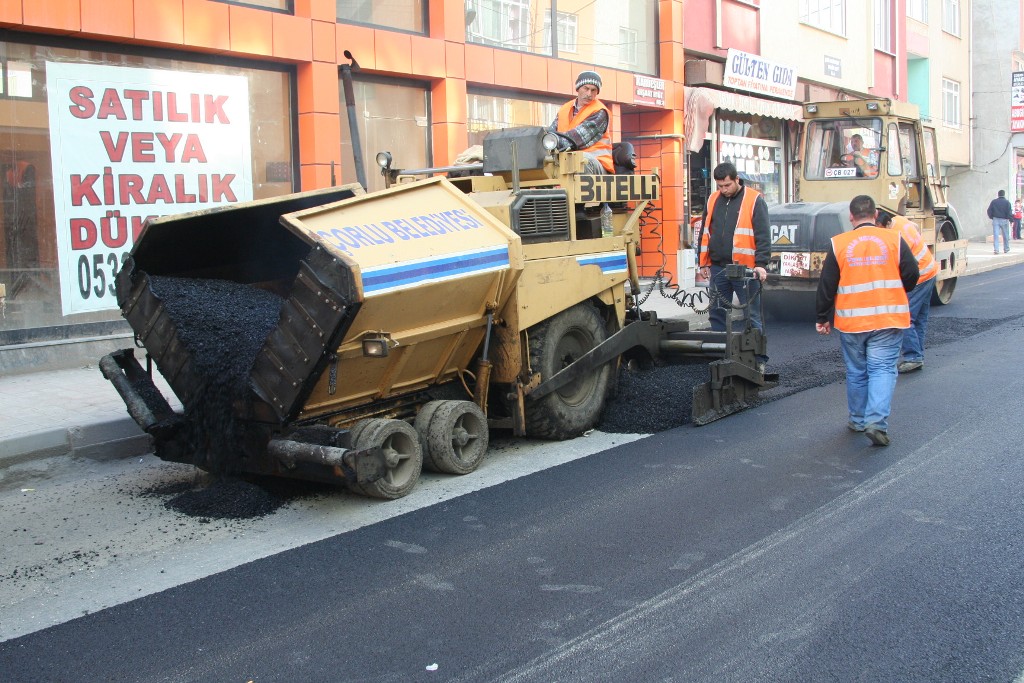 Yollar Asfaltlanyor