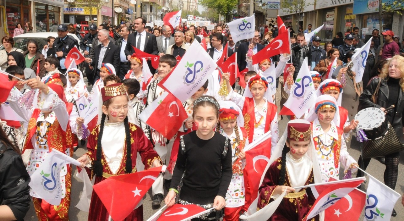 4. Uluslar Aras ocuk enlikleri Balad
