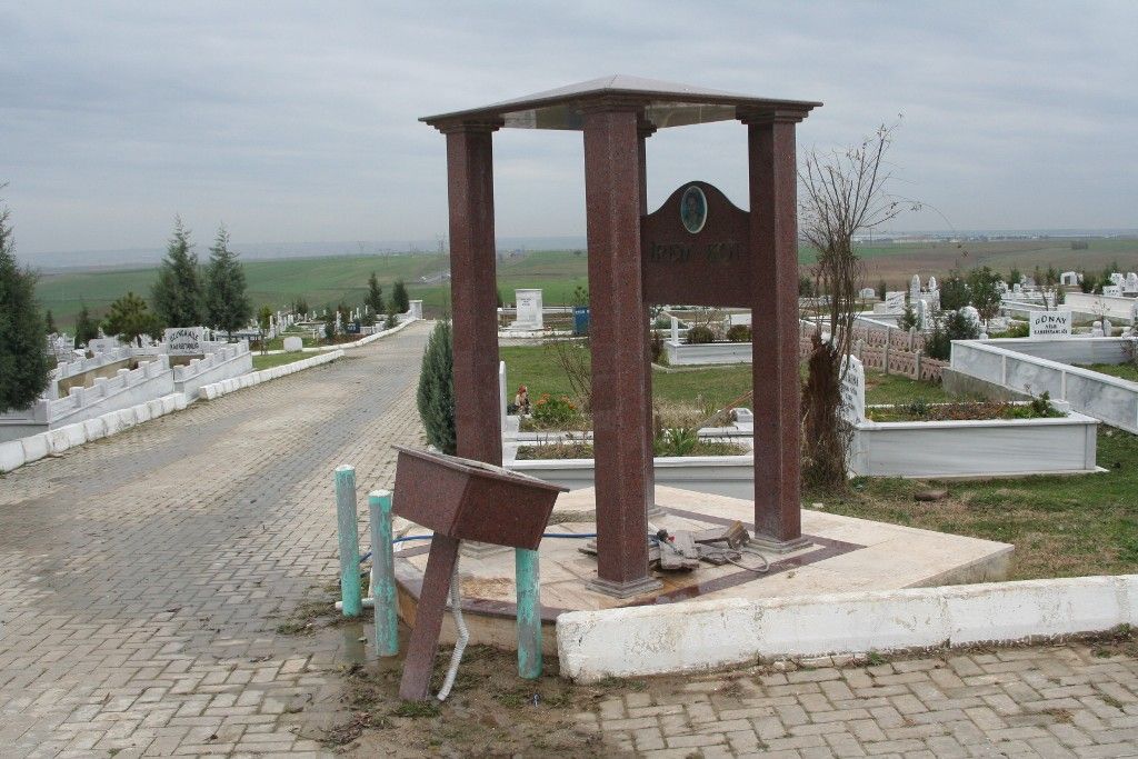 Yeni Mezarl�kta Musluk H�rs�zl���