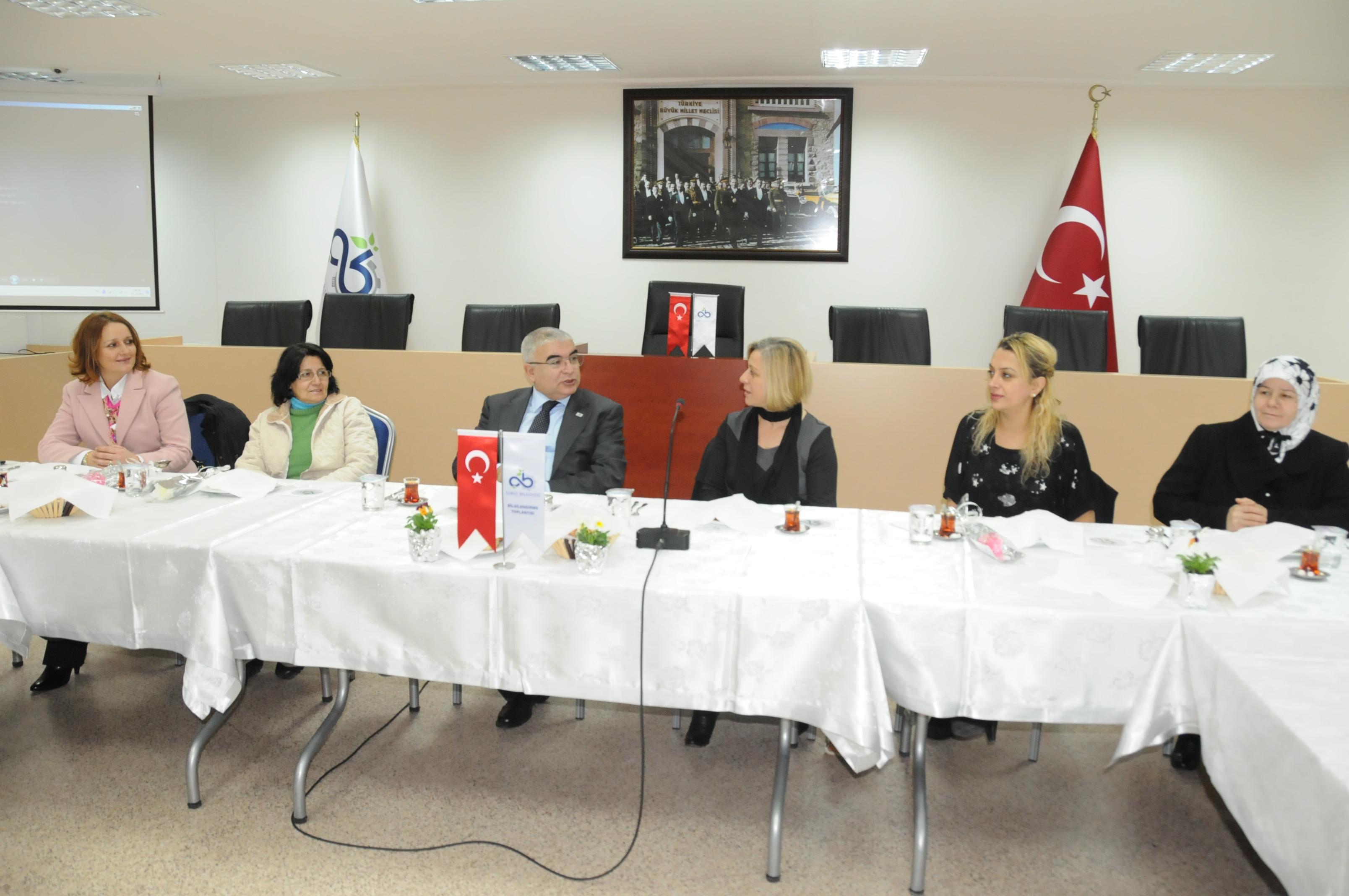 Ba�kan Baysan Bayan Esnaflarla Toplant� Yapt�